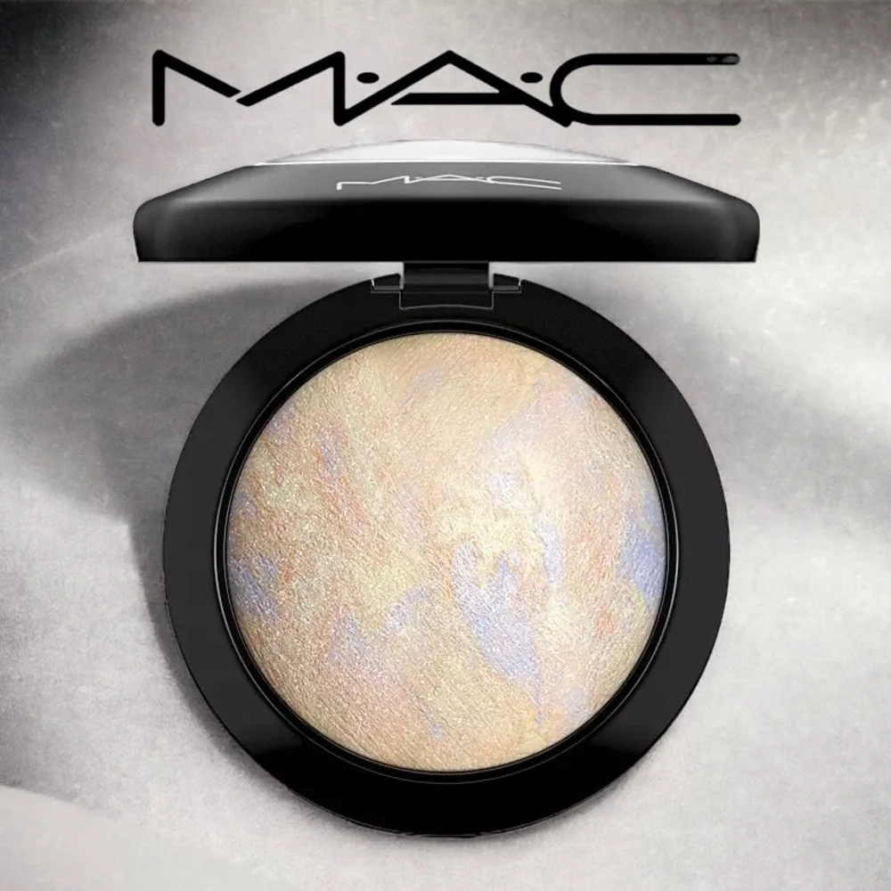 *SOLD* MAC Lightscapade Skinfinish Powder - Picture 1 of 9